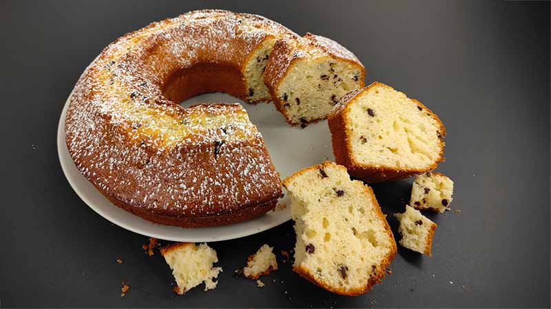 Ciambella yogurt, ricotta e gocce di cioccolato