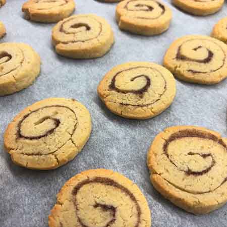 Cinnamon roll cookies