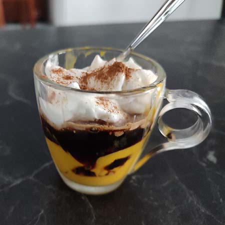 Gelato alla zucca, caffè e panna montata