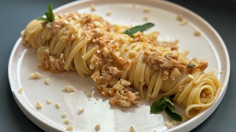 Linguine tonno, mandorle e menta