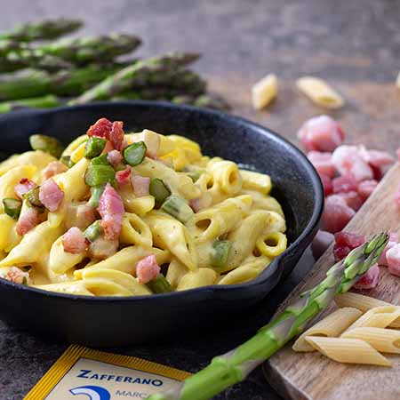 Pasta asparagi, pancetta e zafferano