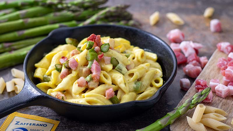 Pasta asparagi, pancetta e zafferano