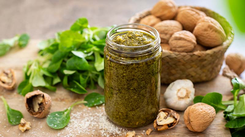 Pesto di valeriana e noci