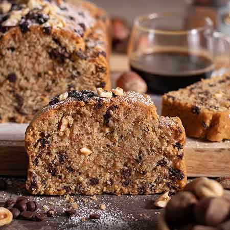 Plumcake nocciole, caffè e gocce di cioccolato