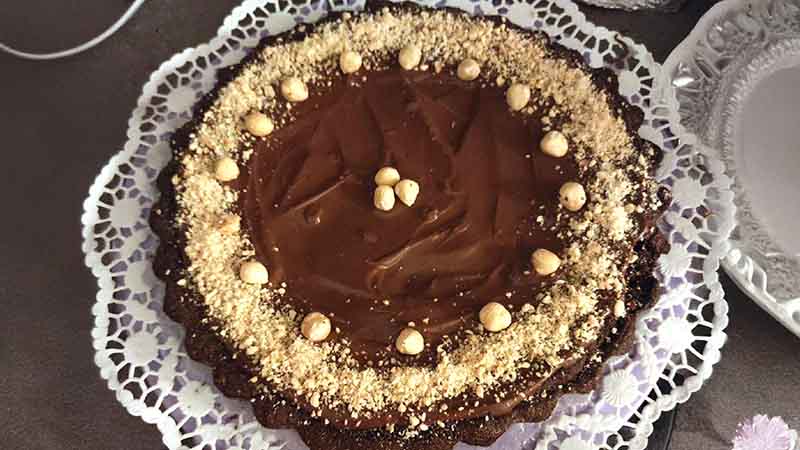 Torta alle nocciole glassata